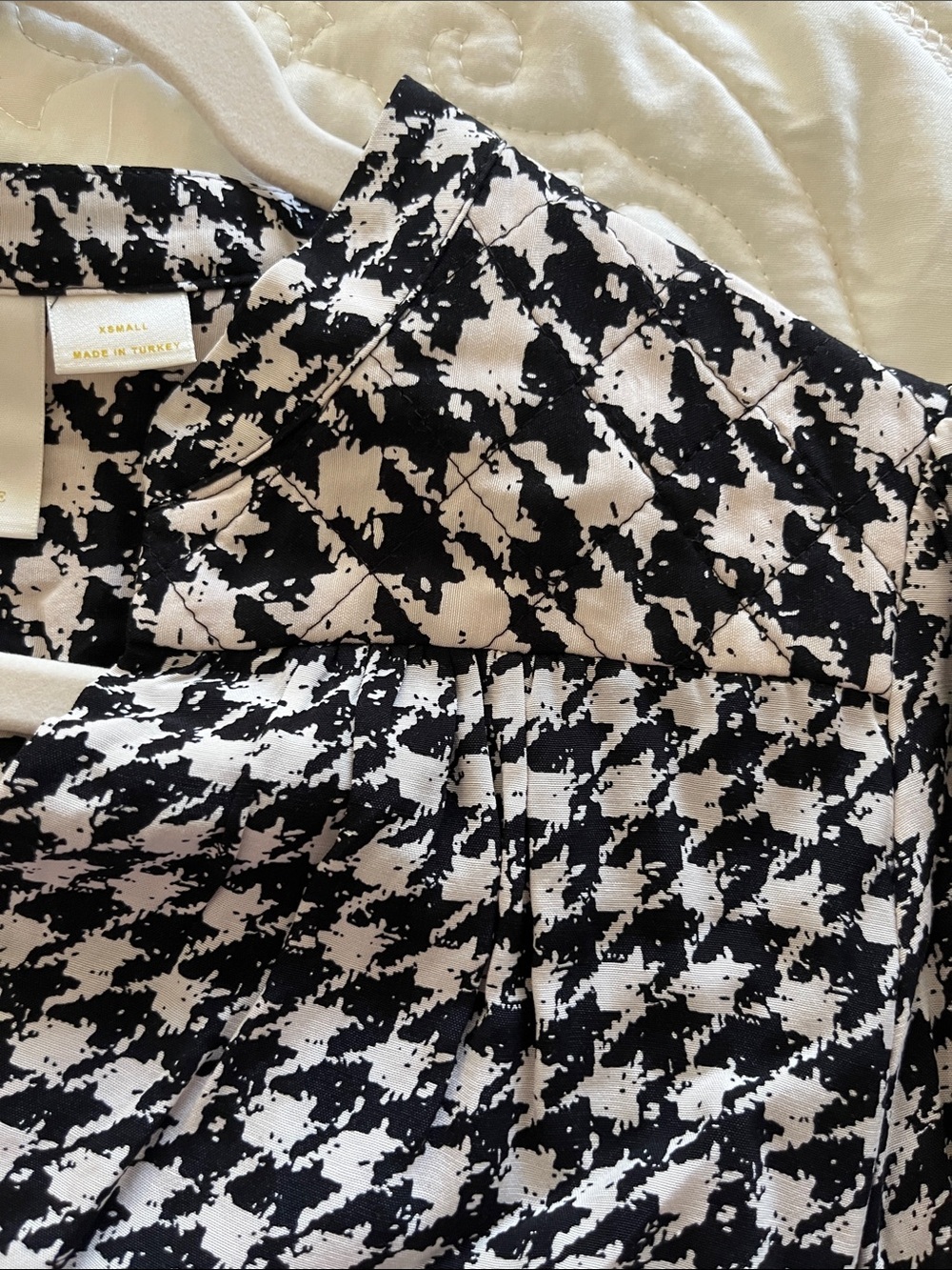 Maeve Black and White Houndstooth Button Front Top xs - Picture 9 of 9